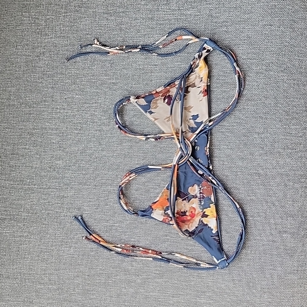 Boys & Arrows strappy bikini top, beautiful floral print. Size M